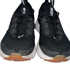 Nike React Escape Run Flyknit Black/White Running Shoes Women
Size 10